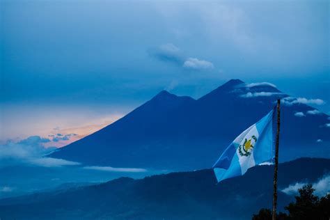 Independent country in central america. The Flag of Guatemala - Winners of the Revue Photo Contest ...