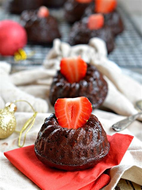 Everyone who makes this has raving reviews! Chocolate Strawberry Christmas Bundt cake - Sweetashoney