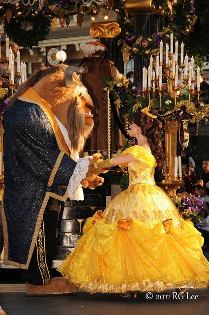 Belle And The Beast A Christmas Fantasy Parade Disney Face
