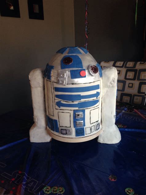 Details are all made out of fondant and gumpaste. R2D2 cake | R2d2 cake, Cake, R2d2