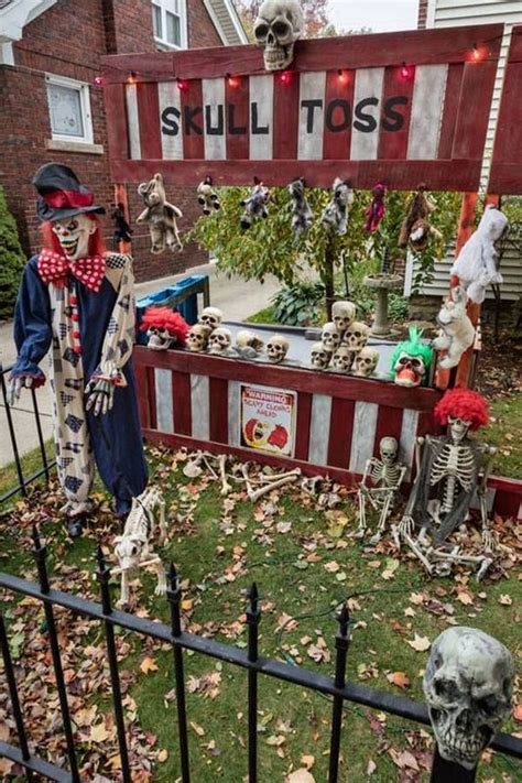 20 Cool And Scary Clown Halloween Decorations Homemydesign Clowns