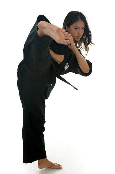 Pin By August Duwi On The Pose Of Beauty👌👍 Martial Arts Women