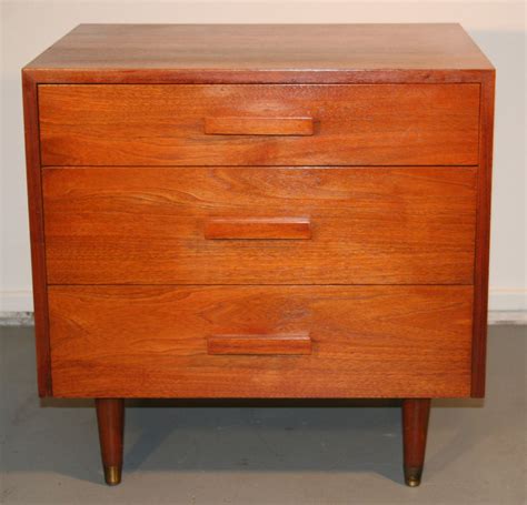 Pair Of Mid Century Modern Walnut Three Drawer Nightstands For Sale At