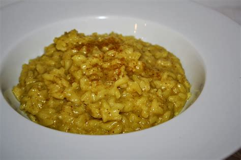 Mondate e affettate la cipolla. La Cuciniera Moderna: Ricetta risotto al curry