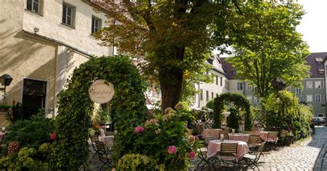 Gambar tentang Cari Tempat Makan Cozy di Jakarta? Cek 10 Tempat Ini