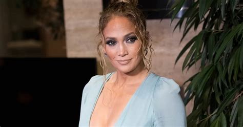 A Sus A Os Jennifer Lopez Pos Para La Revista Vogue Con Jugados
