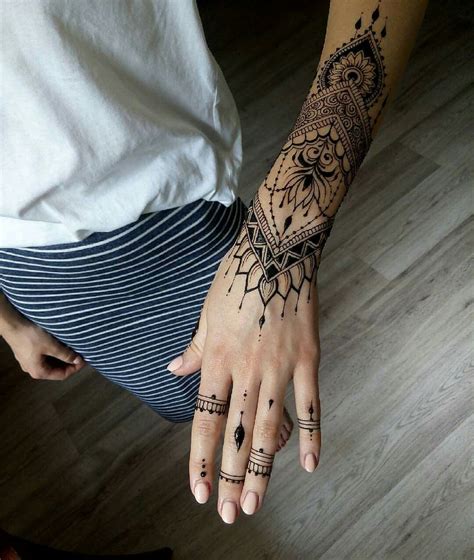 From modern to traditional designs, this list has henna tattoo designs that will make you look stunning. Henna art / tatoo in Chisinau / tatoo on hand / tatoo for ...