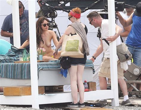 Dakota Johnson Topless Na Planie Ciemniejszej Strony Greya Film