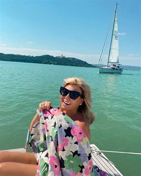 Többnyire az olvasható, hogy mengyinek kellett volna nyerni. Szexi bikiniben pózolnak a magyar sztárok a Balatonnál - képek