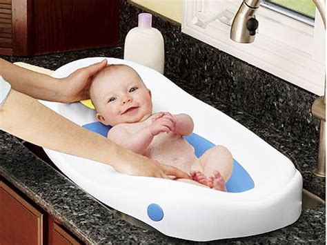 List of best bathtub safety rails review. Safety 1st Debuts Easy-to-Stash Infant Bathtub - Moms ...