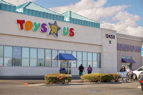 End Of An Era Toys R Us Plans To Close Us Stores