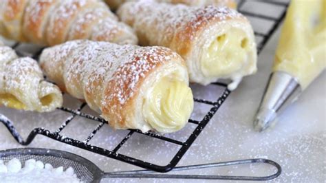 Crispy and buttery puff pastry cannoncini filled with velvety and rich custard cream. CANNONCINI: The amazing Italian Pastry Cream | This is Italy