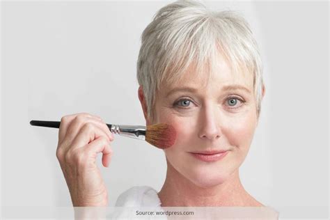 5 Professional Makeup Tips For Older Women Who Use Minimal