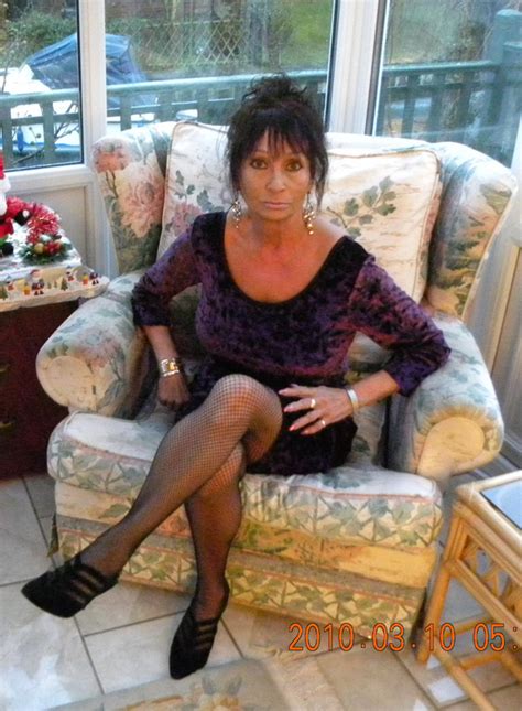 Rhodaellen 72 From Peterborough Is A Local Granny Looking For Casual