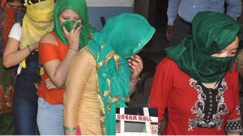 sex racket busted in spa center at palwal in haryana हरियाणा स्पा सेंटर में चल रहा था सेक्स