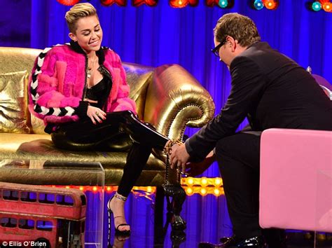 Miley Cyrus Gets Suggestive With A Foam Finger Before Twerking On Alan Carr S Talk Show Daily