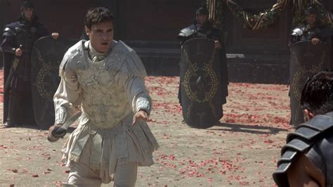 cómodo sabíasque la coraza del emperador cómodo en la película gladiat