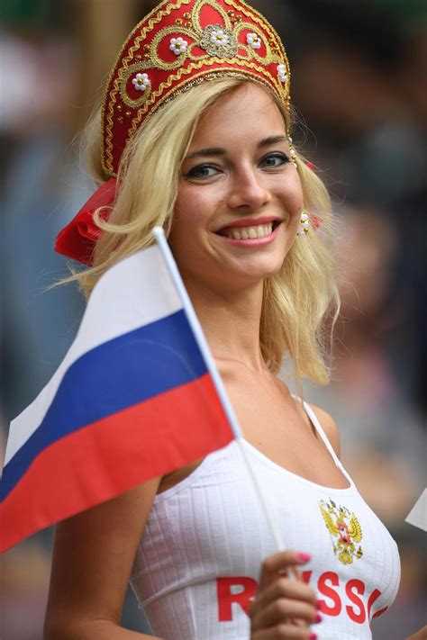 Fifa World Cup 2018 Saudi Female Supporters Wear Veils While Russia Fans Flaunt Their Body