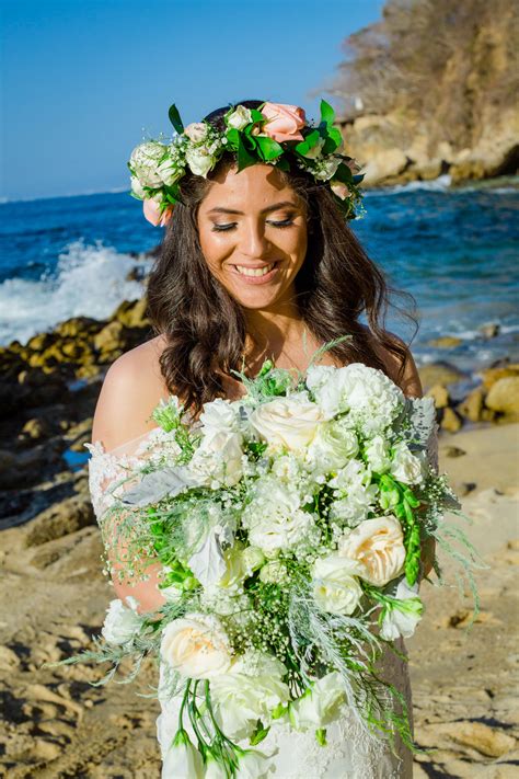 Salmon alstroemeria and roses wedding bouquets. Bride white and salmon bouquet | Adventure wedding, Bride ...
