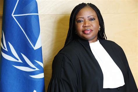 le procureur de la cour pénale internationale fatou bensouda demande aux juges l autorisation