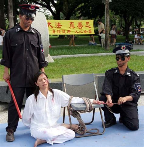 taiwan dafa practitioners hold first anti torture exhibition in kao hsiung photos falun