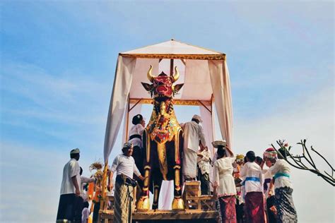Tata Cara Upacara Ngaben Tradisi Pemakaman Di Bali Kamboja