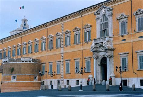 Bathrooms include showers, bidets, complimentary toiletries, and hair dryers. Quirinale, un palazzo vivo dove arte e storia si ...