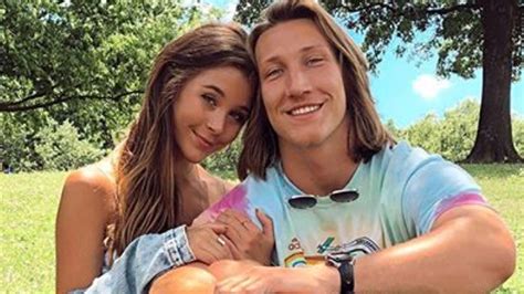 Clemsons Trevor Lawrence Proposes To Gf Marissa Mowry She Said Yes