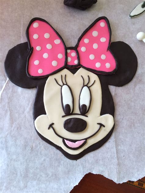 Fondant Minnie Mouse By Noodys Minnie Minnie Mouse Make It Yourself