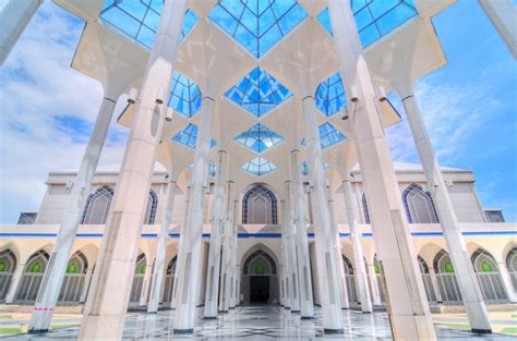 Book online, pay at the hotel. Sultan Salahuddin Abdul Aziz Shah Mosque - GoWhere Malaysia
