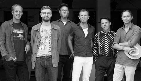 Roberts äldre bror kristian dog av ett medfött hjärtfel. Liseberg