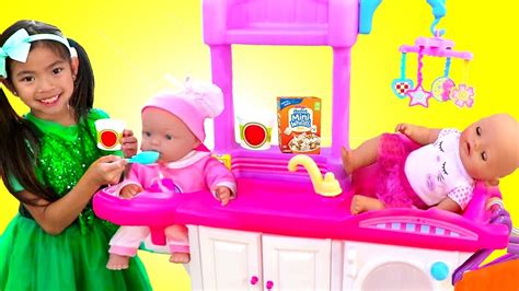 Emma Cuida Su Muñeca Bebé Con Nursery Playset Juguetes Para Niñas Youtube