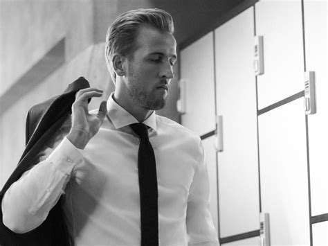 Captain harry kane says england are one step closer to qualifying for the last 16 of euro 2020 after a disappointing goalless draw with scotland at kane had just 19 touches before he was replaced on 74 minutes as his difficult start to the tournament continued. Harry Kane Ryan Gosling - Meme Pict