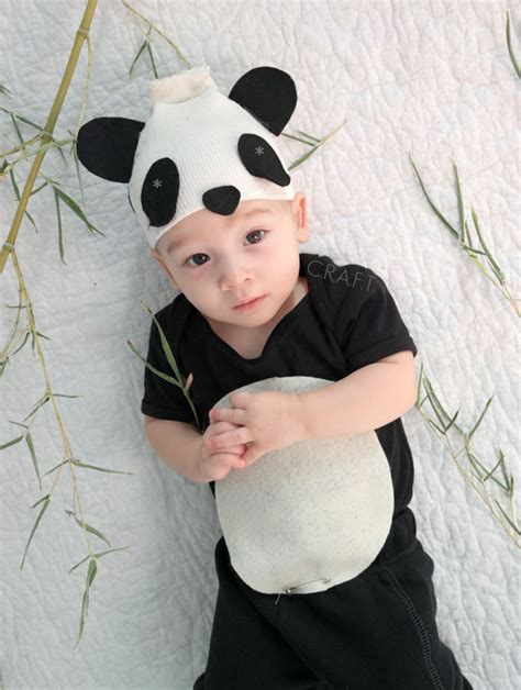 Make your own panda costume, with these easy to follow instructions! 16 DIY Baby Halloween Costumes
