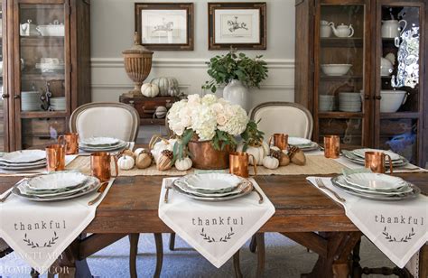 19 Centerpiece Ideas For A Farmhouse Thanksgiving Table Setting