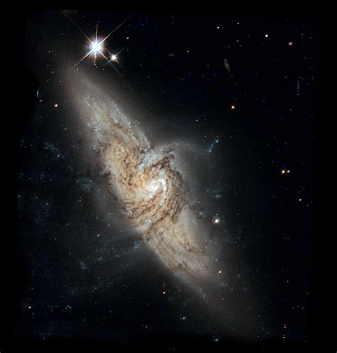 Ngc 3314 Ngc 3314 Is A Pair Of Overlapping Spiral Galaxies Flickr