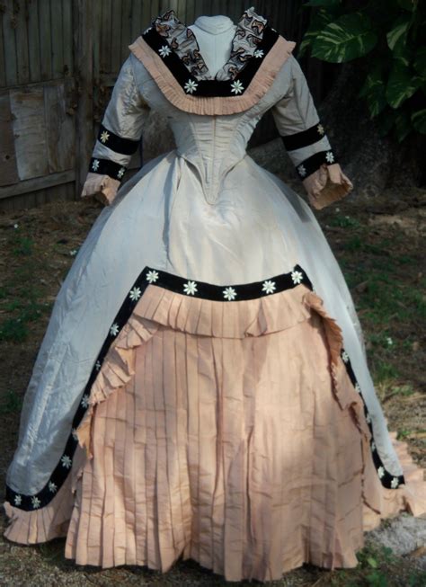 The corset is the foundation to the lines of the dress and also holds up the skirts and protects the fabric. All The Pretty Dresses: 1860's Stunning Dress