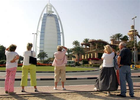 Chinese tourists visiting Dubai rises by 25% in 2014 - Arabianbusiness