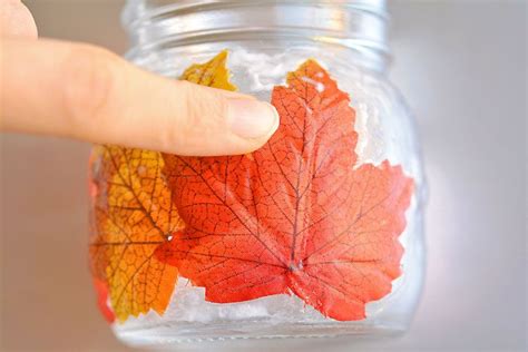 How To Make Beautiful Mason Jar Leaf Lanterns Fall Mason Jar Crafts