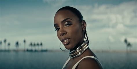Kelly Rowland Frees The Nipple In New Coffee Video Hiphollywood