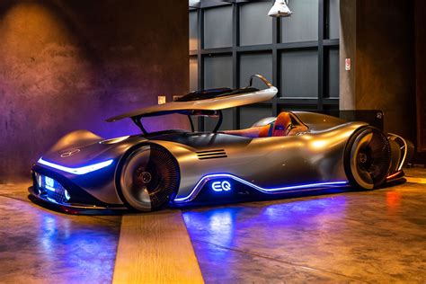 Mercedes Benz Unveiled Futuristic Ev Called Vision Eq Silver Arrow Shouts