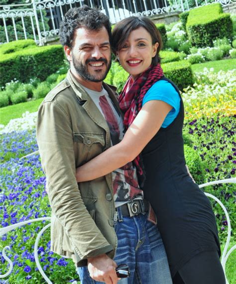 Sbircia la nuova e intensa vita dell'attrice, dopo l'addio a francesco renga. Ambra Angiolini e Francesco Renga insieme a Gardaland