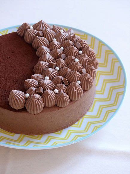 As soon as its cold and starts to thicken pour it on to a sheet of baking paper. Entremets chocolat - gianduja | Chocolat gianduja ...