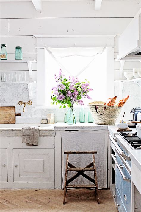 The blue ceiling and colorful kitchen accessories are kitchen decor ideas that provide some serious style. Blue and White Kitchen Decor Inspiration {40 Ideas to PIN ...
