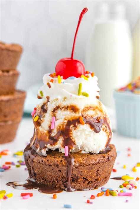 Brownie Ice Cream Sundae Cupcakes Food Folks And Fun