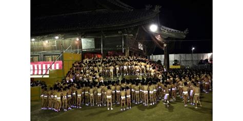 EN IMAGES L étrange rituel des Japonais nus en plein hiver