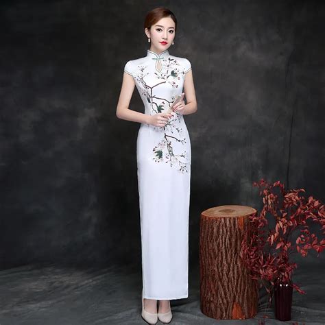 2018 Vintage Cheongsam White Long Qipao Dresses Women Chinese Traditional Clothing Sexy Oriental