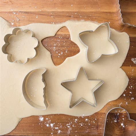 Wilton 2308 1235 6 Piece Metal Basic Shapes Cookie Cutter Set
