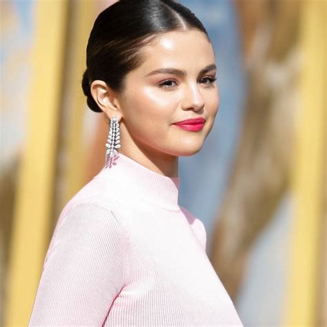 Selena dizisi resmi dailymotion kanalıdır. Rare Beauty Review: How Selena Gomez's Makeup Line Really ...