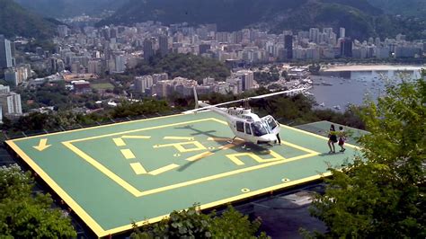 Still, one of the greatness of pão de açucar hotel is the quietness inside. Helicóptero no heliponto do Pão de Açúcar - YouTube
